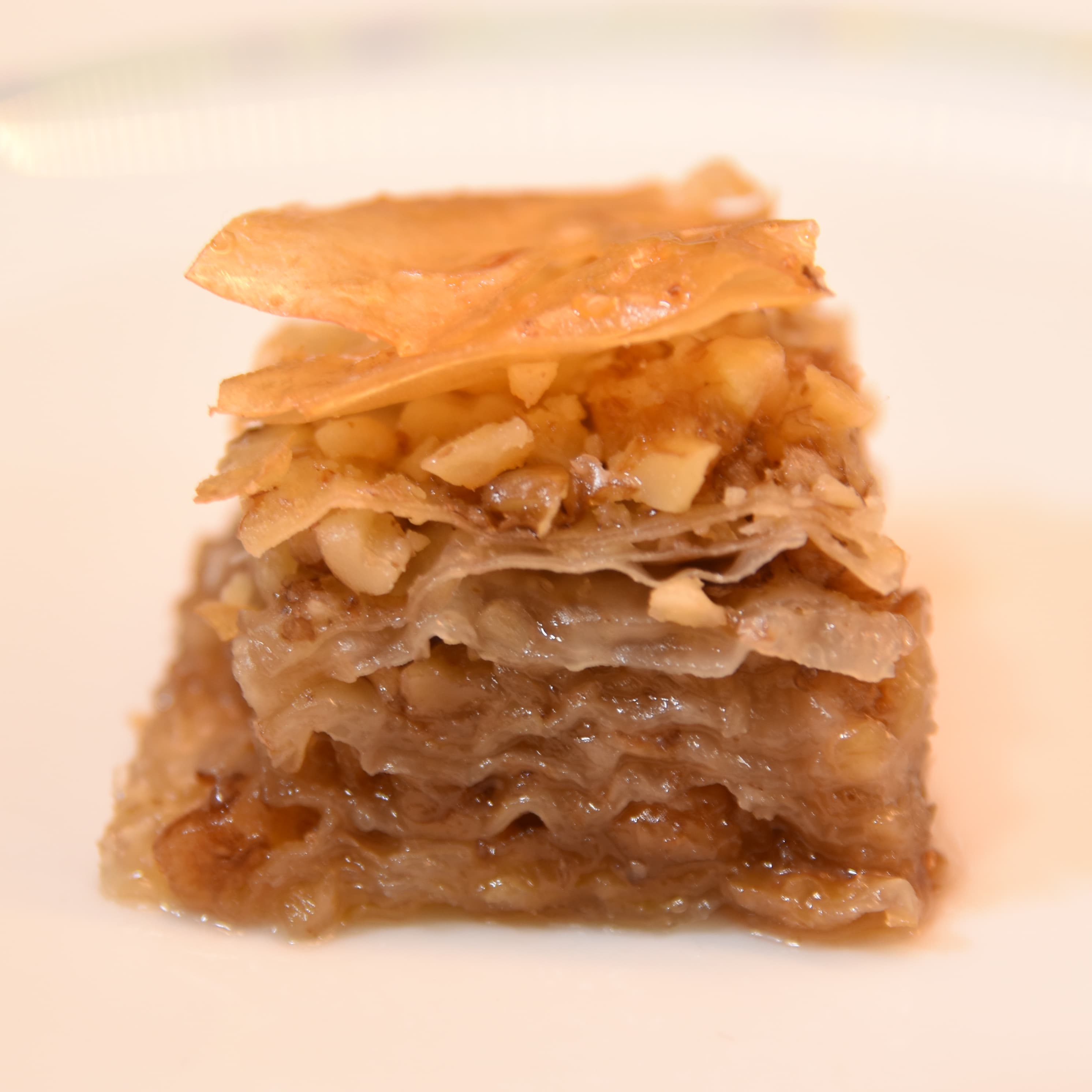 Domaća baklava sa bogatim nadevom od oraha
